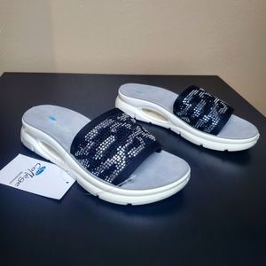 Aqua College Women's Alina Waterproof Sandal Black Zebra